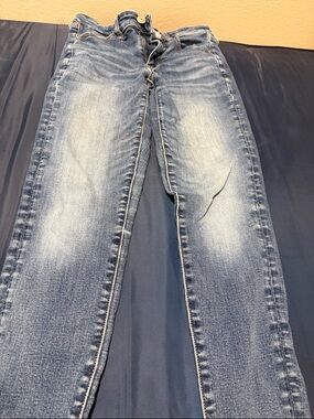 American Eagle Outfitters Women’s Faded Light Blue Skinny Jeans